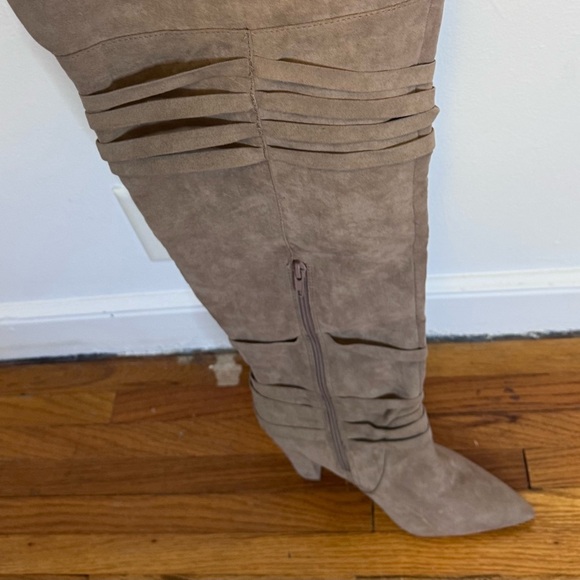 Shoe Dazzle Tan Over the Knee Boots with Chunky Heel and Wraparound Lacing - Picture 3 of 7